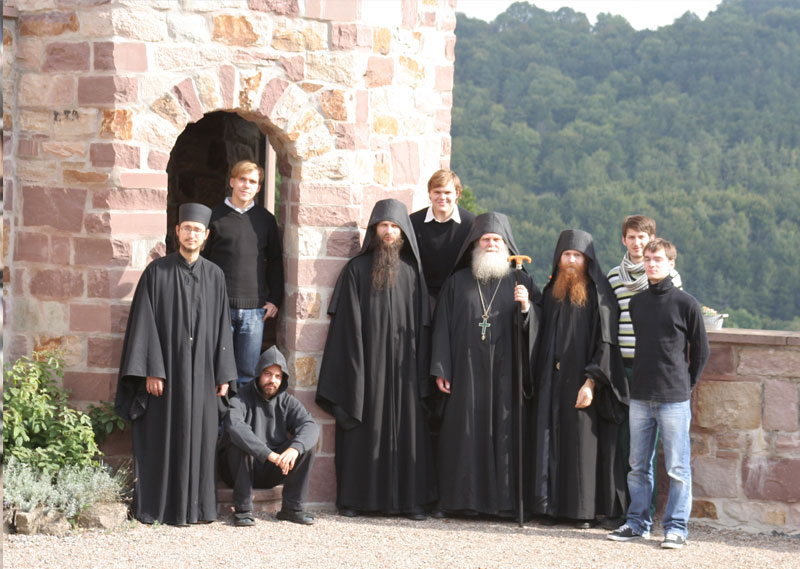 Mönche und Klosterfreunde
nach Abschluß der Tonaufnahmen
zur göttlichen Liturgie im Herbst 2008